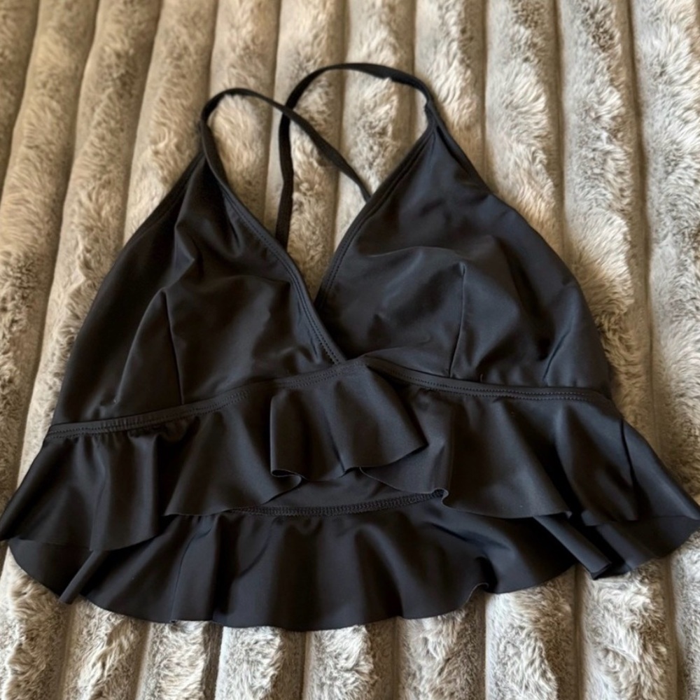 Black Ruffled Crop Top - Picture 7 of 9